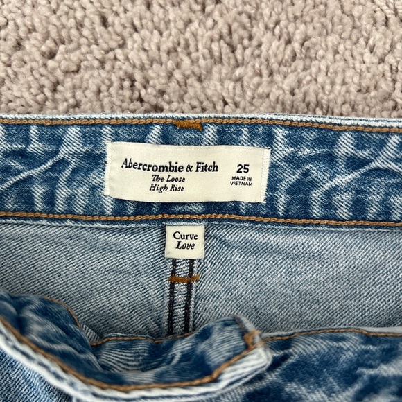 Abercrombie High Rise Loose Jean in Curve Love - Picture 5 of 6